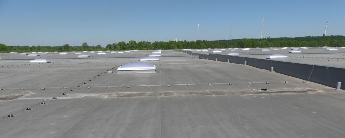 Gutachten Kunststoffbahnen-Abdichtung und Lichtkuppeln Gutachten Kunststoffbahnen-Abdichtung und Lichtkuppeln auf einem Industriedach